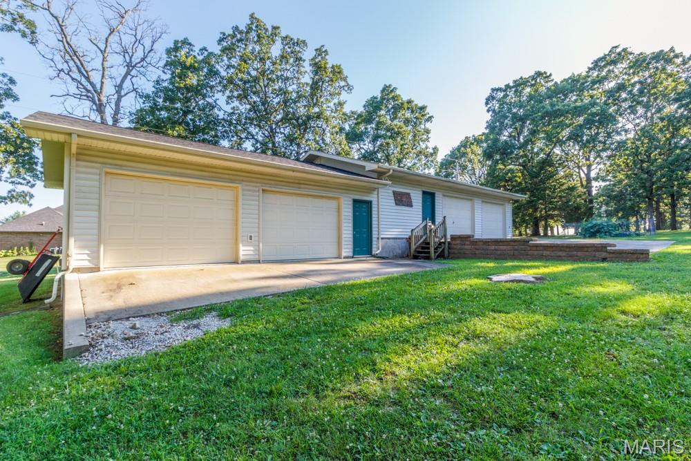 WHISPERING OAKS - Residential