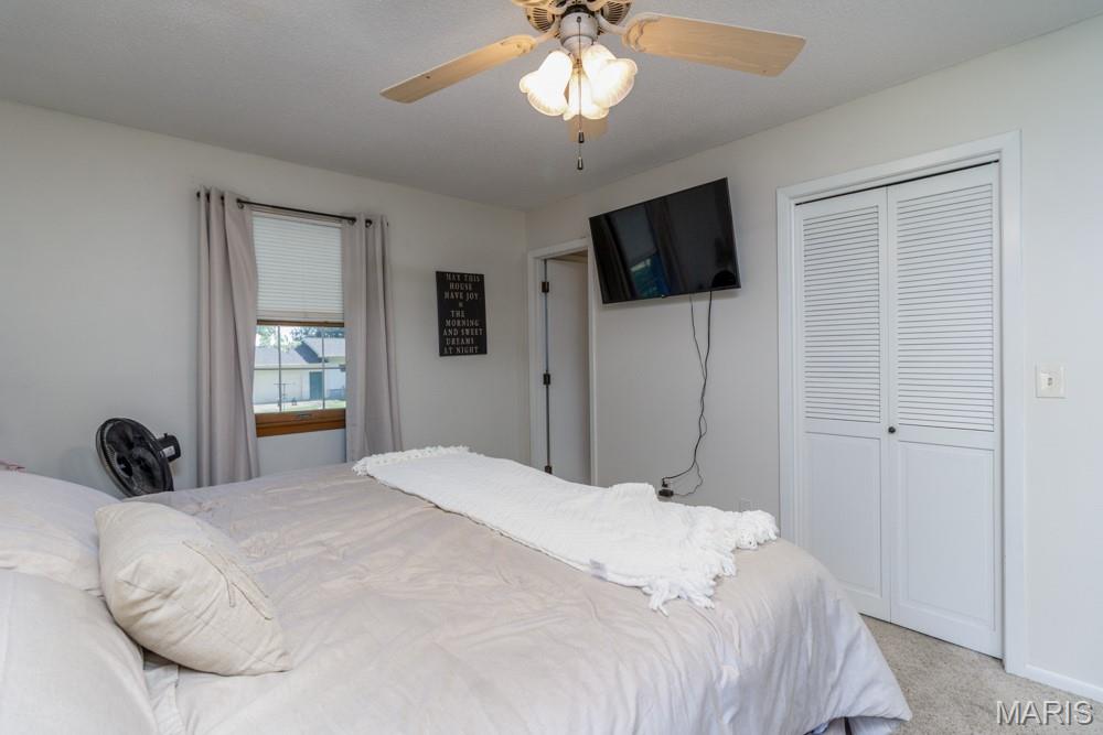 WHISPERING OAKS - Residential