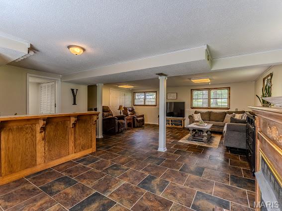 WHISPERING OAKS - Residential