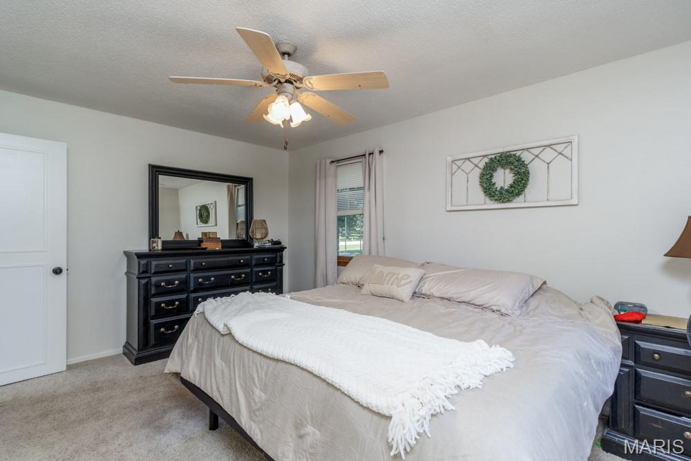 WHISPERING OAKS - Residential