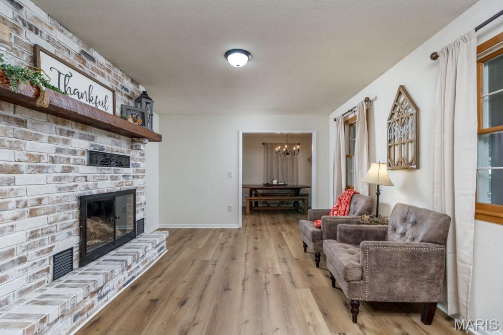 WHISPERING OAKS - Residential