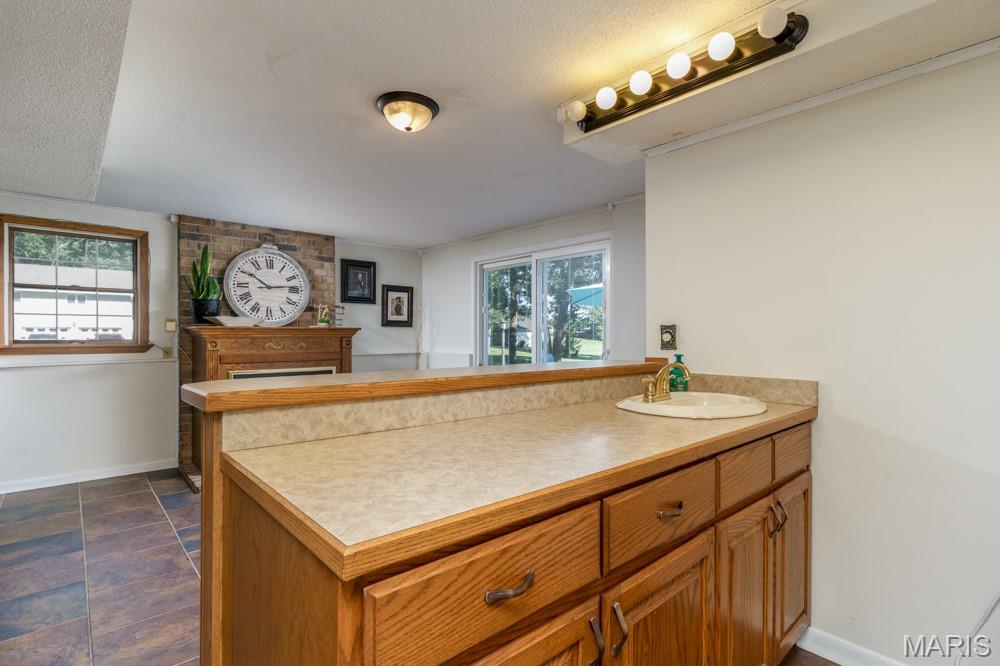 WHISPERING OAKS - Residential