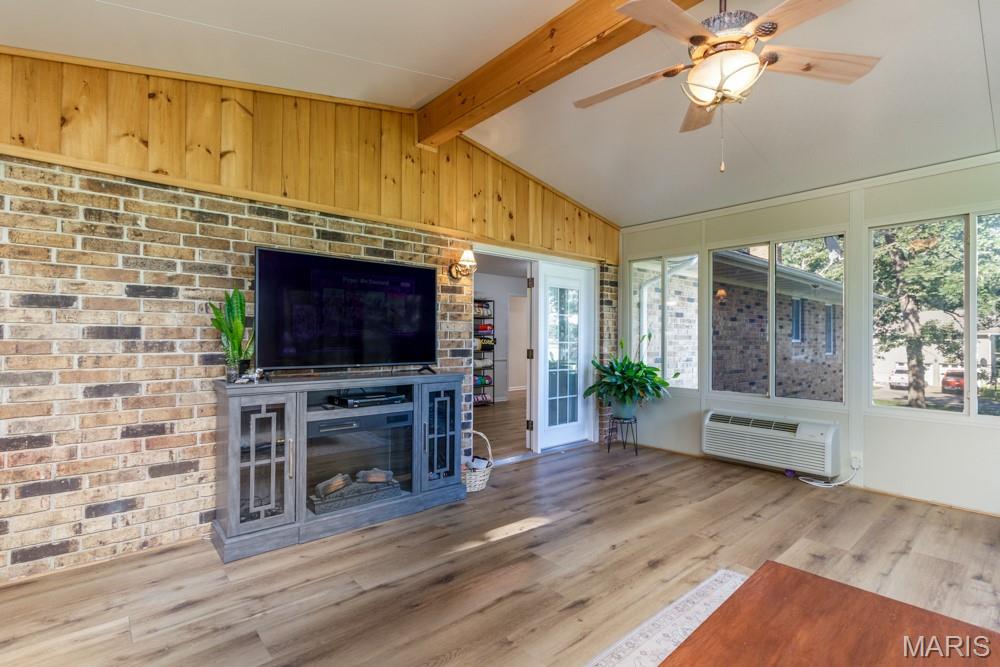 WHISPERING OAKS - Residential