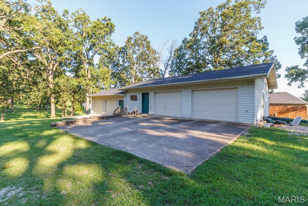 WHISPERING OAKS - Residential