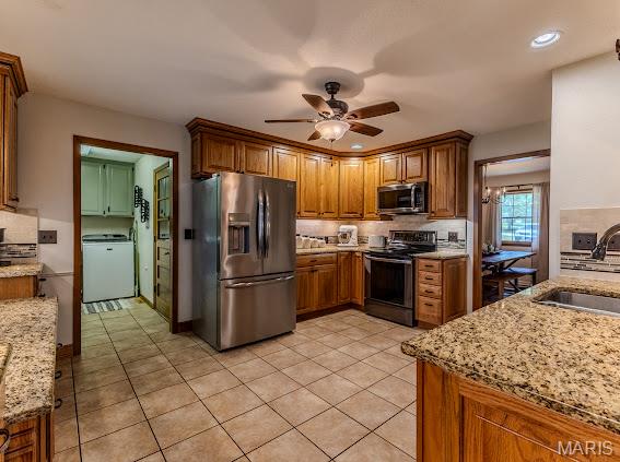 WHISPERING OAKS - Residential