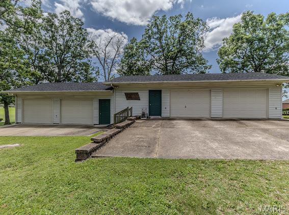 WHISPERING OAKS - Residential