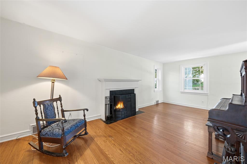 1077 N Jackson Avenue