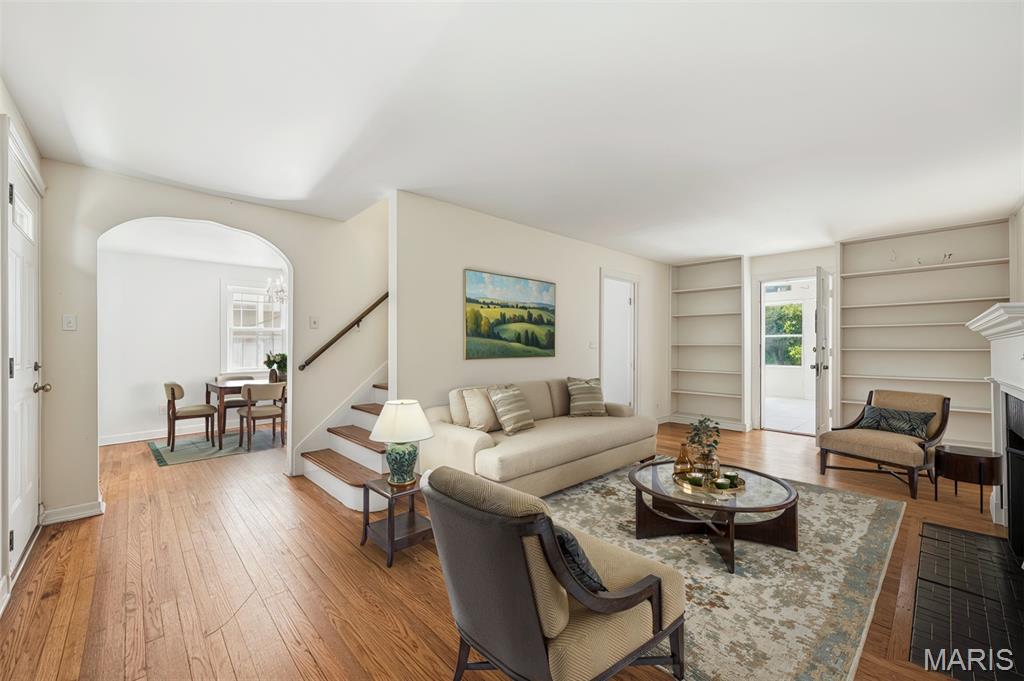 1077 N Jackson Avenue