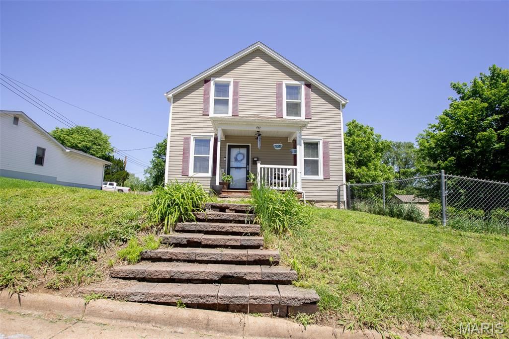 Photo of 641 W Ninth Street, Washington, MO 63090 (MLS # 26029242)