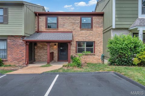 Photo of 13351 Hiddencrest Lane, Ballwin, MO 63021 (MLS # 25067455)