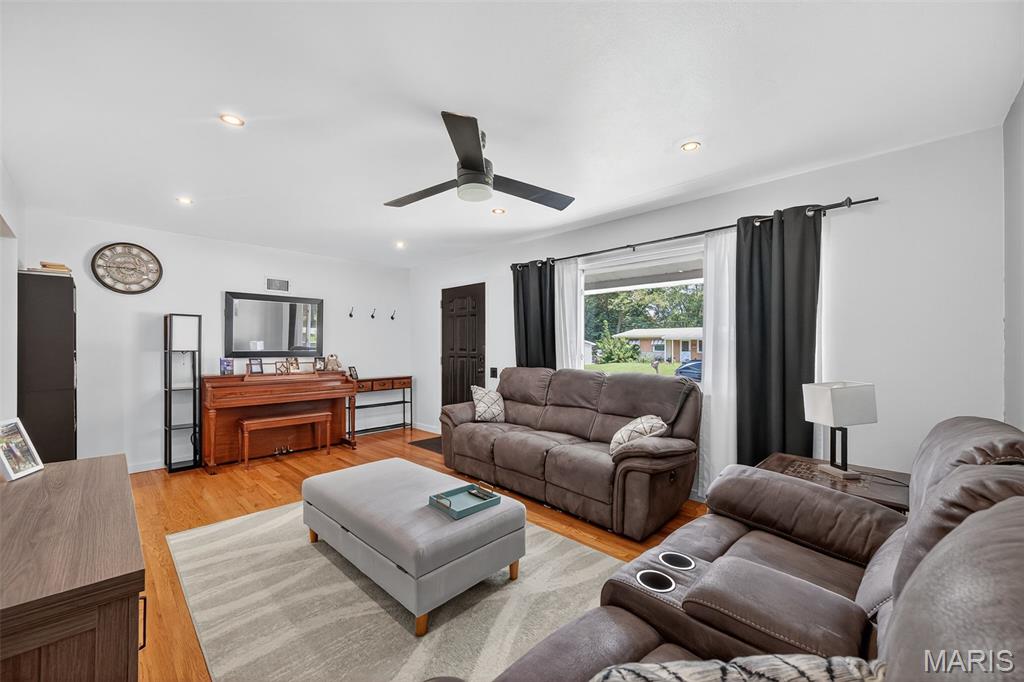 St Charles, Missouri 63303, United States, 2 Bedrooms Bedrooms, ,1 BathroomBathrooms,Residential,Pending,190030