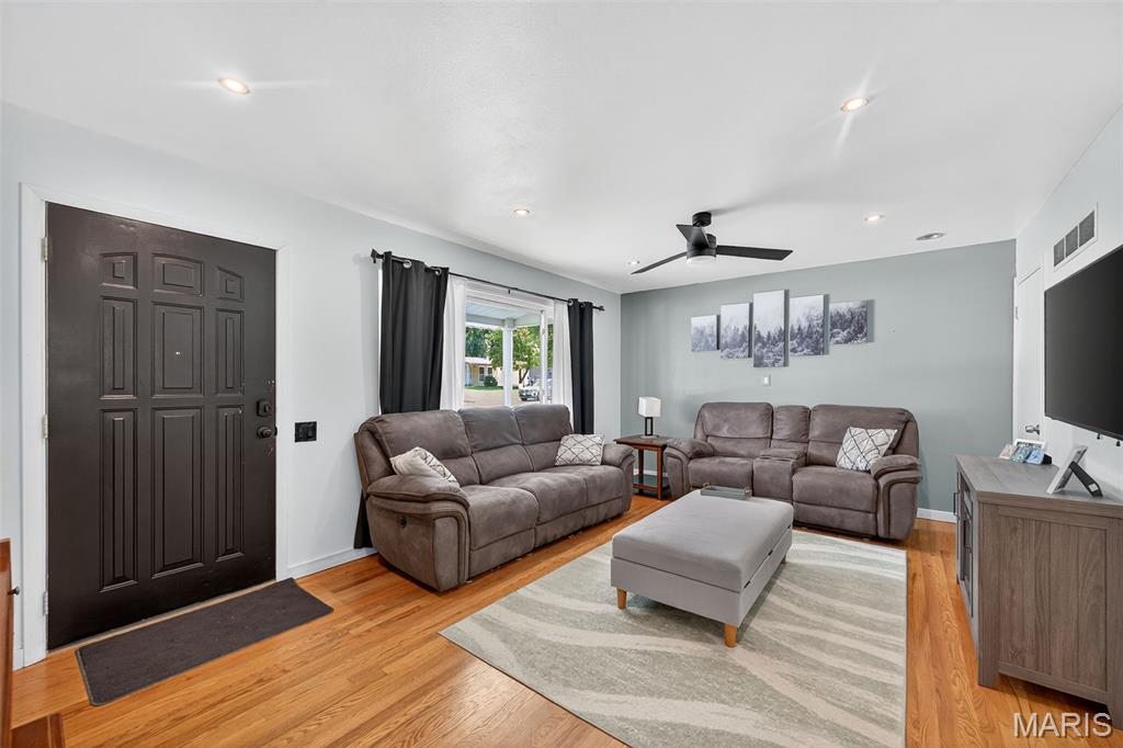 St Charles, Missouri 63303, United States, 2 Bedrooms Bedrooms, ,1 BathroomBathrooms,Residential,Pending,190030