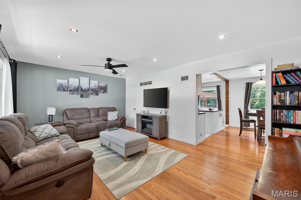 St Charles, Missouri 63303, United States, 2 Bedrooms Bedrooms, ,1 BathroomBathrooms,Residential,Pending,190030