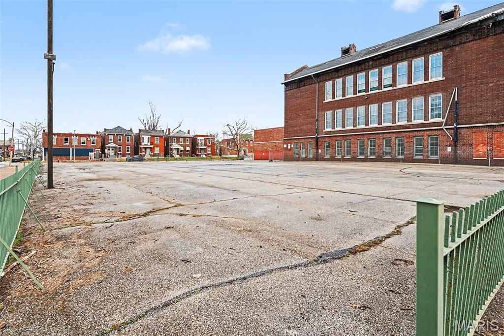 Chouteau Place Add - Commercial Sale