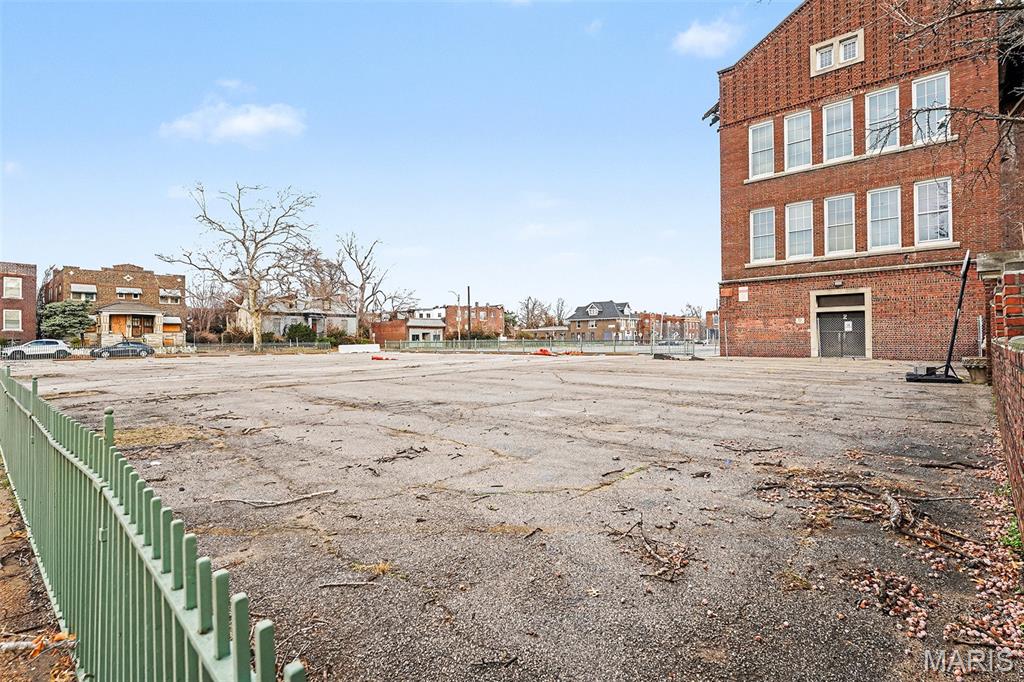 Chouteau Place Add - Commercial Sale