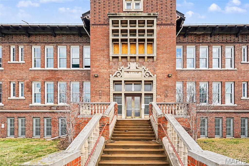 4025 Sullivan Avenue