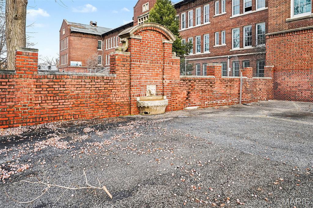 Chouteau Place Add - Commercial Sale