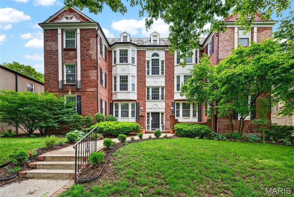 Photo of 7520 Oxford Drive #2W, Clayton, MO 63105 (MLS # 26025686)