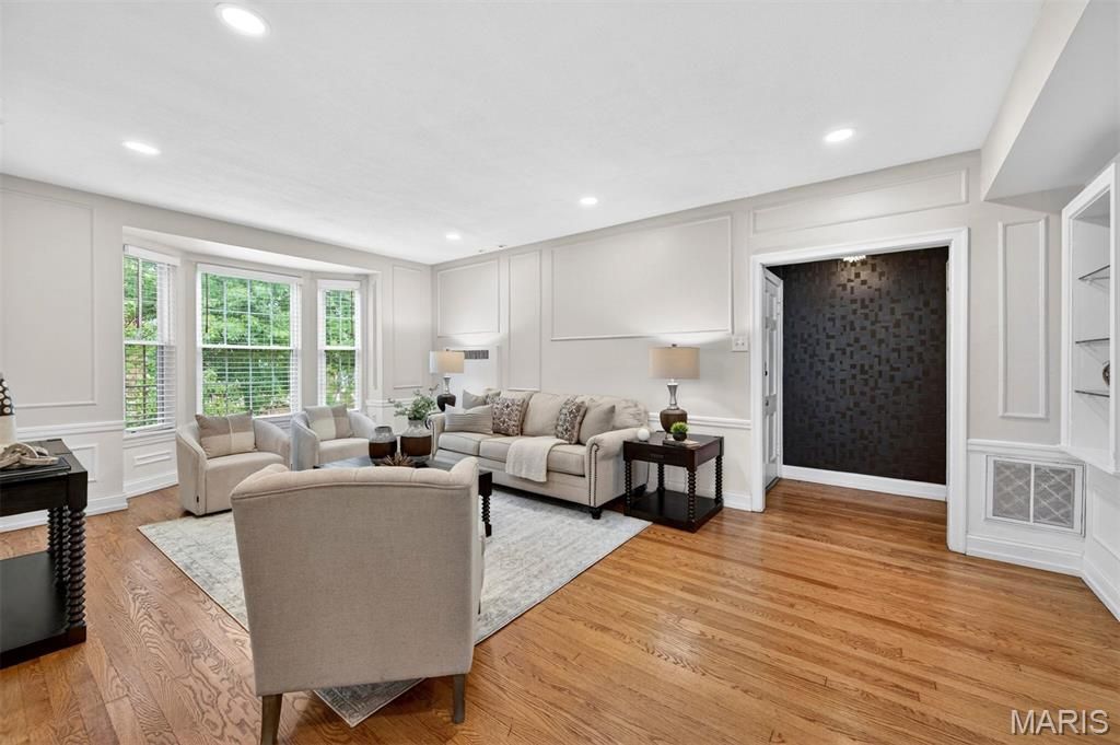 Photo of 7520 Oxford Drive #2W, Clayton, MO 63105 (MLS # 26025686)