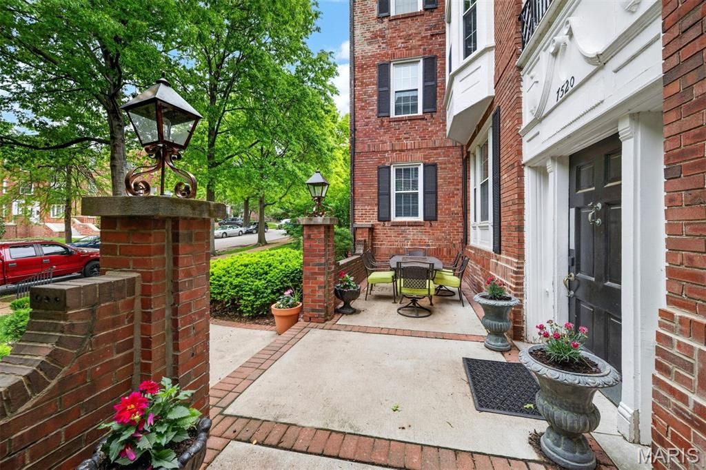 Photo of 7520 Oxford Drive #2W, Clayton, MO 63105 (MLS # 26025686)
