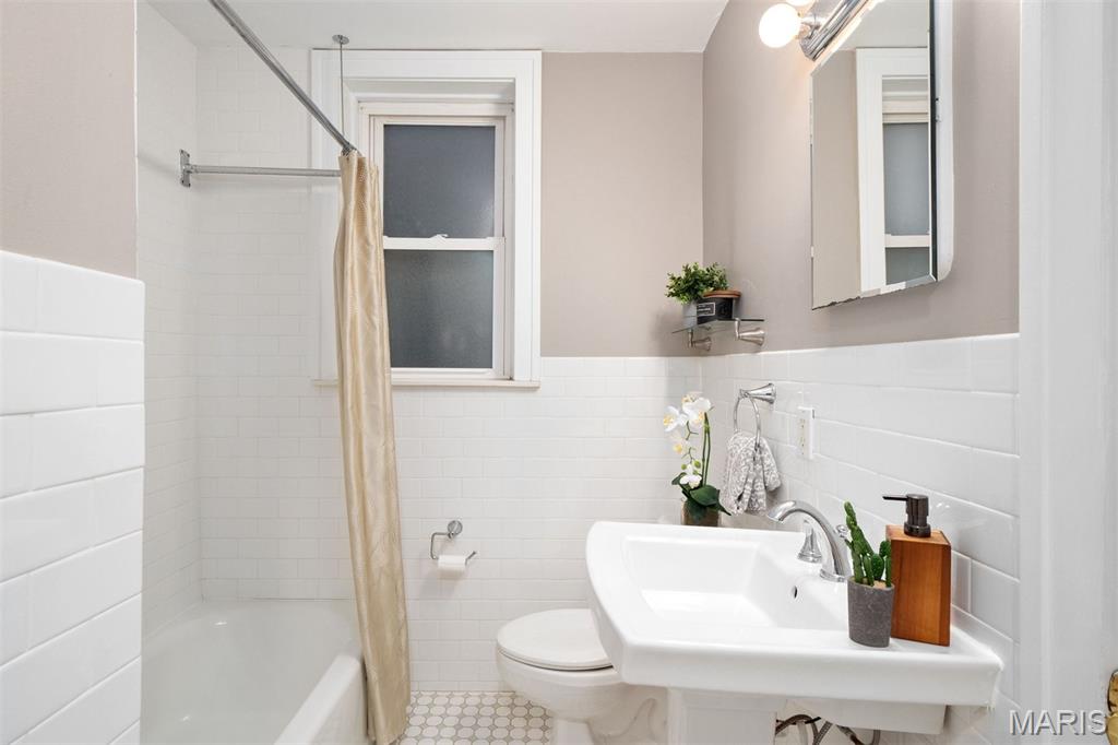 6318 Southwood Condo - Residential