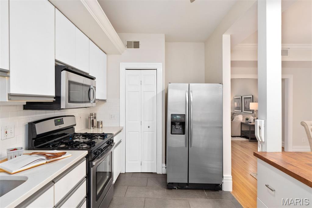 6318 Southwood Condo - Residential