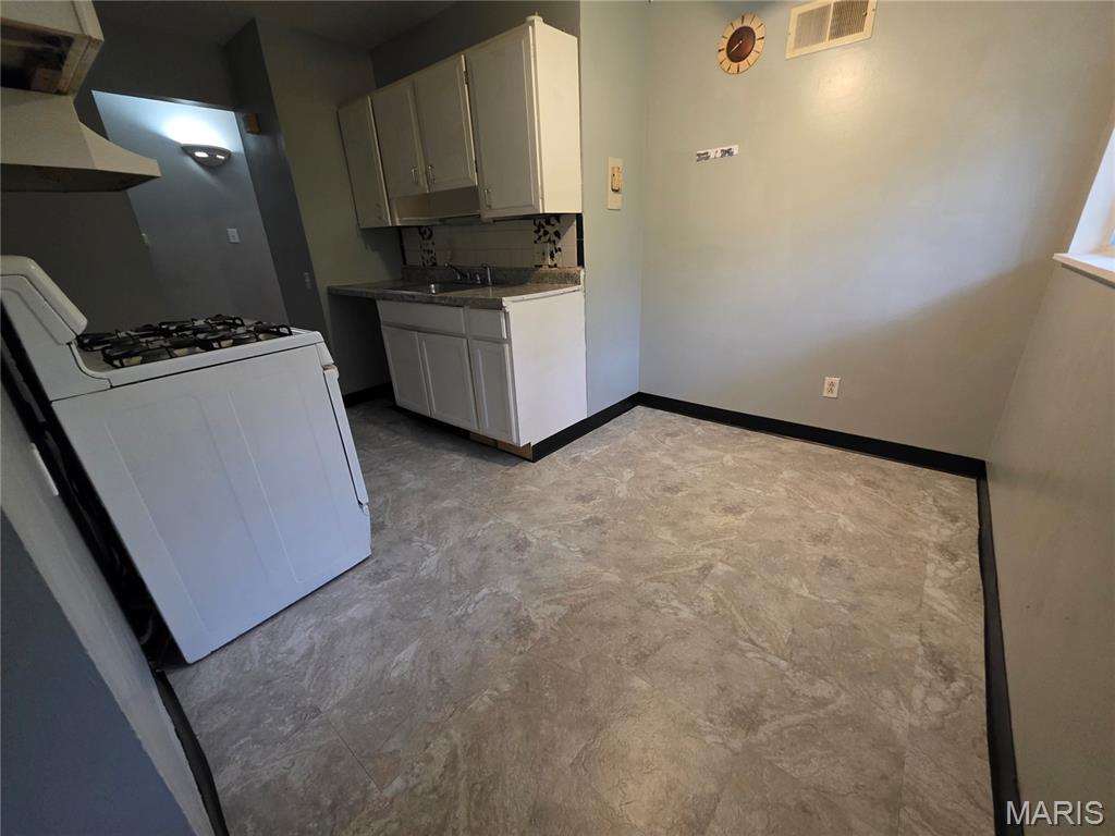 Hathaway Manor 16 - Residential