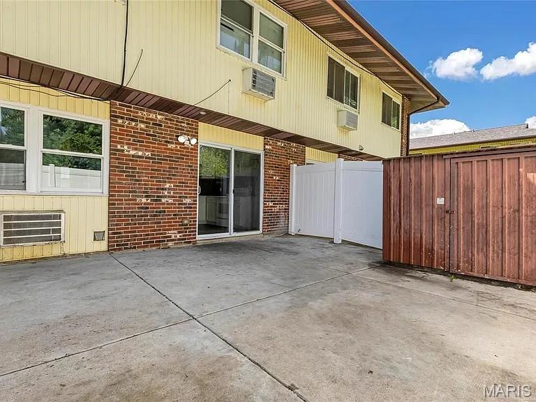 Hazelcrest Condo - Residential