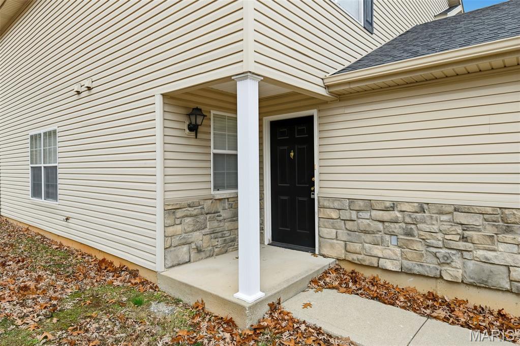 5323 Lakewood Terrace