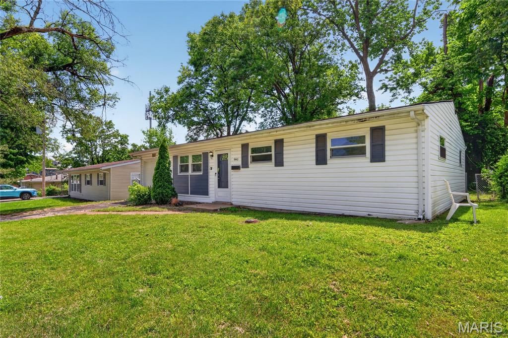 Photo of 9446 Stansberry Avenue, St Louis, MO 63134 (MLS # 26031137)