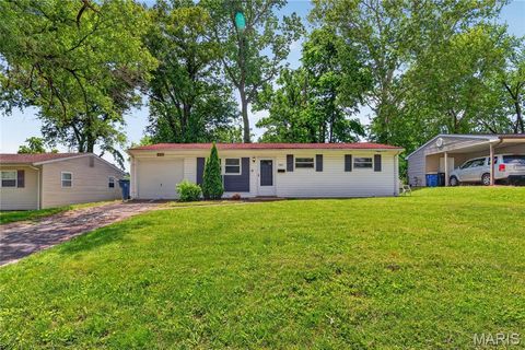 Photo of 9446 Stansberry Avenue, St Louis, MO 63134 (MLS # 26031137)
