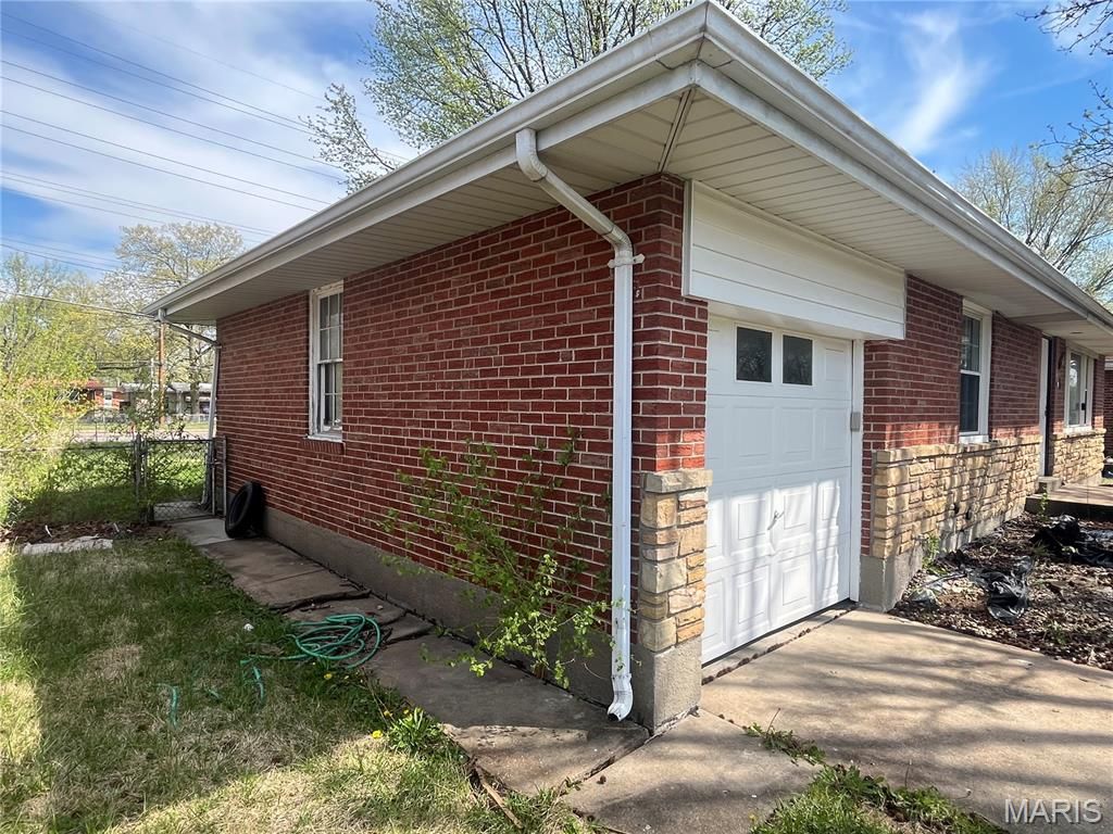 Photo of 324 Gage Drive, Ferguson, MO 63135 (MLS # 26020840)