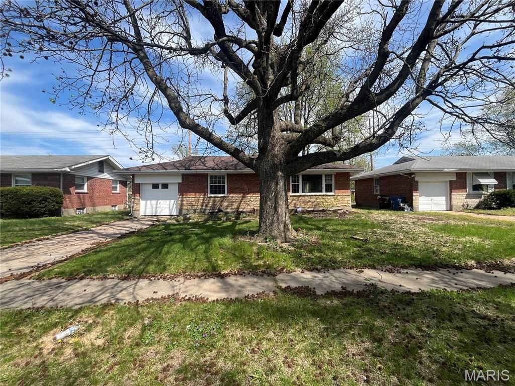 Photo of 324 Gage Drive, Ferguson, MO 63135 (MLS # 26020840)