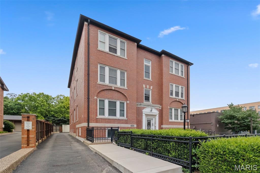 116 N Central Avenue 2S