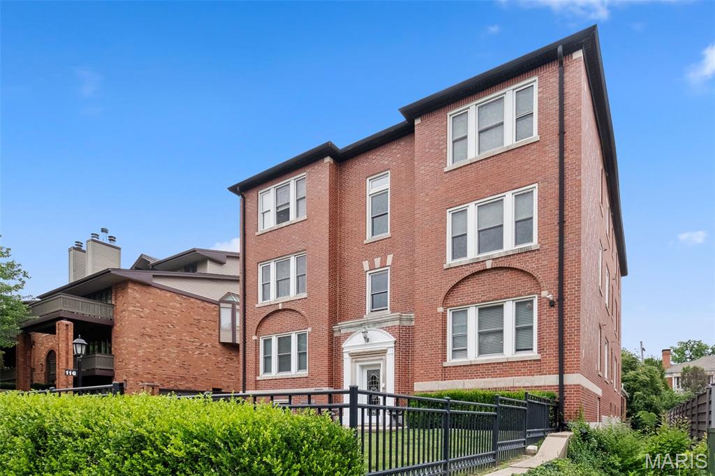 116 N Central Avenue 2S