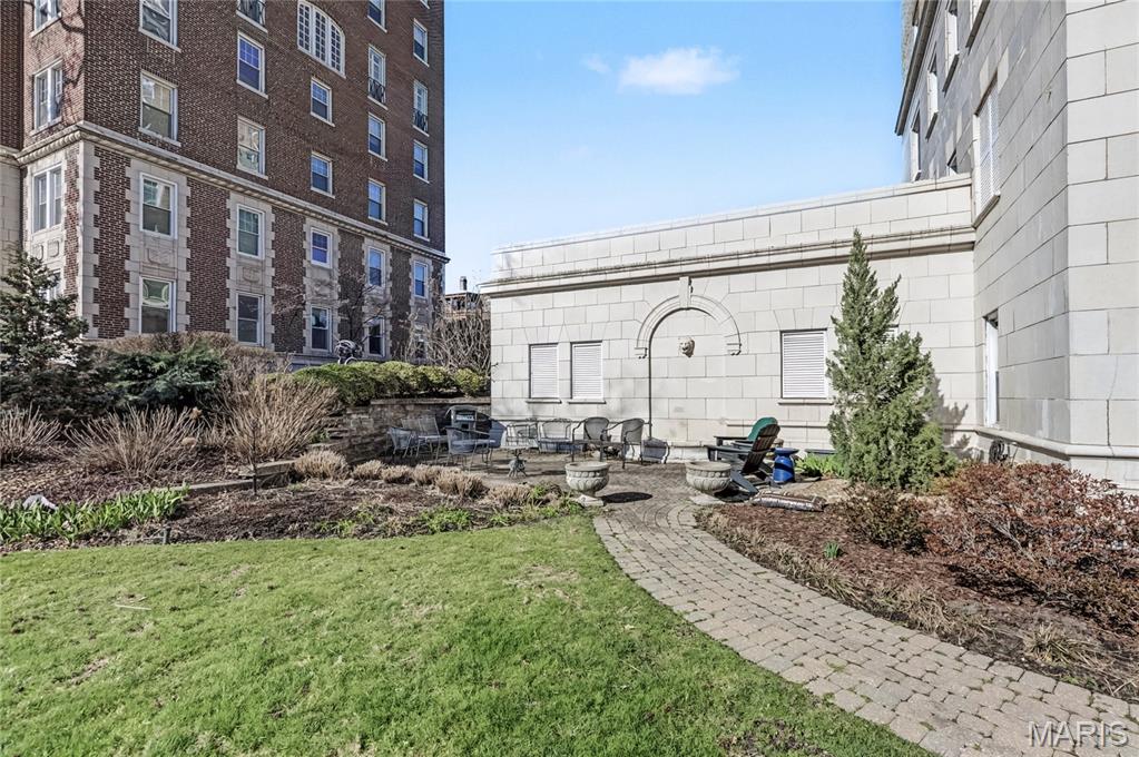 Versailles Condo - Residential