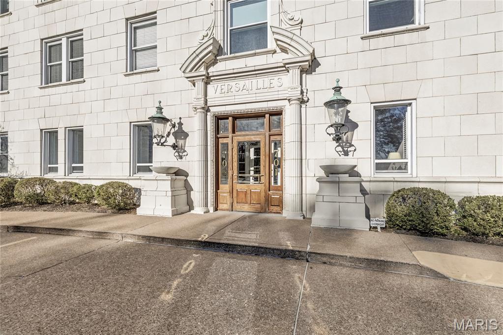 Versailles Condo - Residential