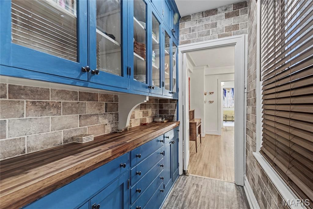 Versailles Condo - Residential