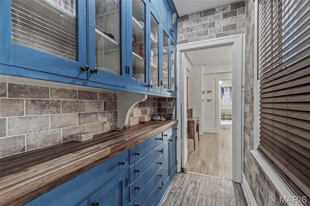 Versailles Condo - Residential