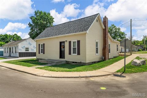 Tiny photo for 542 W Cherry Street, Winfield, MO 63389 (MLS # 25062433)