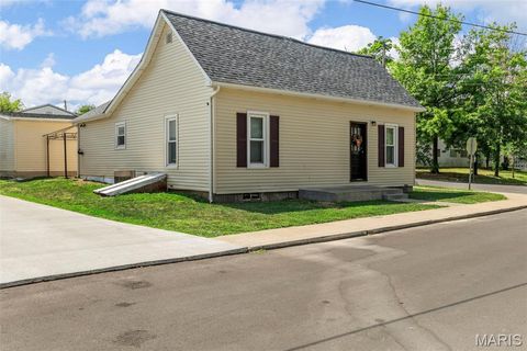 Tiny photo for 542 W Cherry Street, Winfield, MO 63389 (MLS # 25062433)