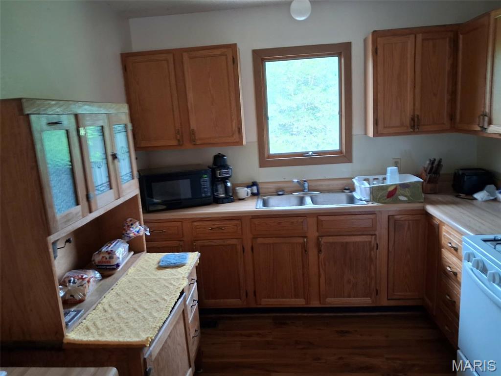 406 Chadrick Drive - Photo 4