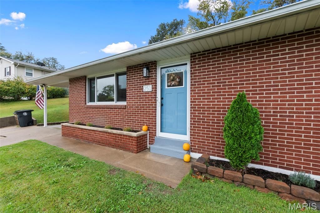 Photo of 251 Edgewood Drive, Cape Girardeau, MO 63703 (MLS # 25073409)