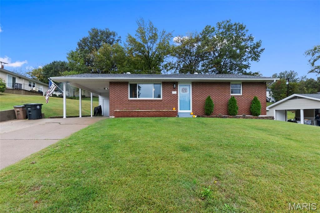 Photo of 251 Edgewood Drive, Cape Girardeau, MO 63703 (MLS # 25073409)