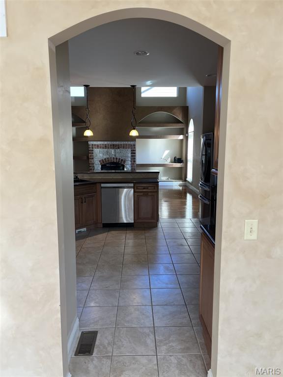 St Peters, Missouri 63366, United States, 4 Bedrooms Bedrooms, ,4 BathroomsBathrooms,Residential,Active,221839