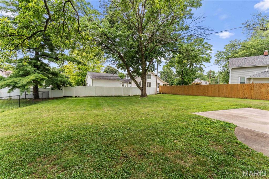 Edwardsville, Illinois 62025, United States, 2 Bedrooms Bedrooms, ,1 BathroomBathrooms,Residential,Pending,172589