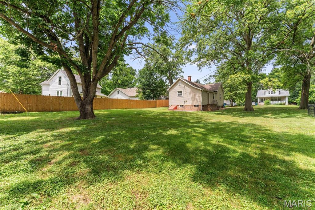 Edwardsville, Illinois 62025, United States, 2 Bedrooms Bedrooms, ,1 BathroomBathrooms,Residential,Pending,172589