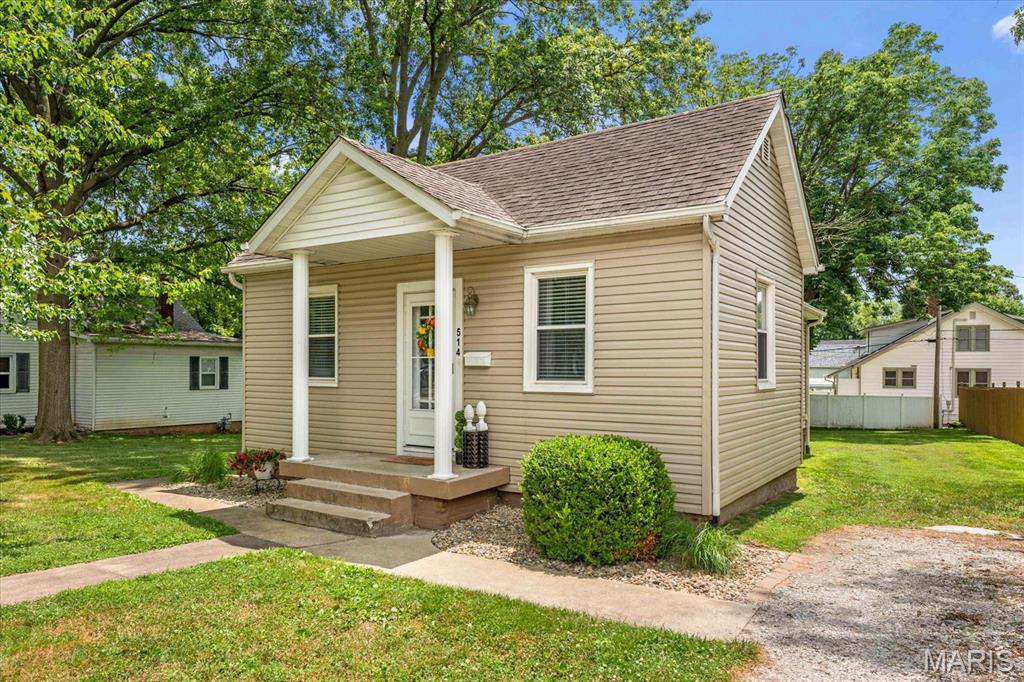 Edwardsville, Illinois 62025, United States, 2 Bedrooms Bedrooms, ,1 BathroomBathrooms,Residential,Pending,172589