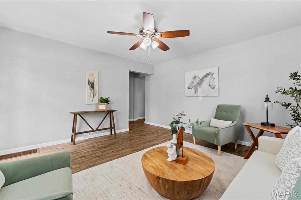 Edwardsville, Illinois 62025, United States, 2 Bedrooms Bedrooms, ,1 BathroomBathrooms,Residential,Pending,172589