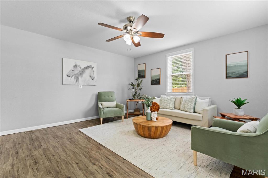 Edwardsville, Illinois 62025, United States, 2 Bedrooms Bedrooms, ,1 BathroomBathrooms,Residential,Pending,172589